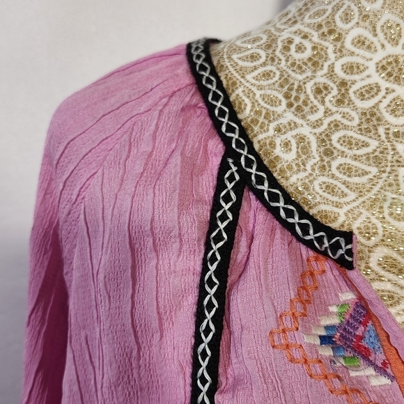 Calessa Tunic Embroidered Jewel Notch Neck Wrist Length Sleeve Pink Pull-On SZ L - Picture 4 of 15